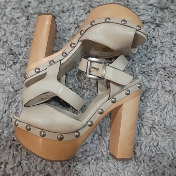 Heels - Picture 6 of 6